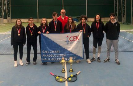 Kort Tenisi İl Birinciliği Kazanan Öğrencilerimizi Kutluyoruz
