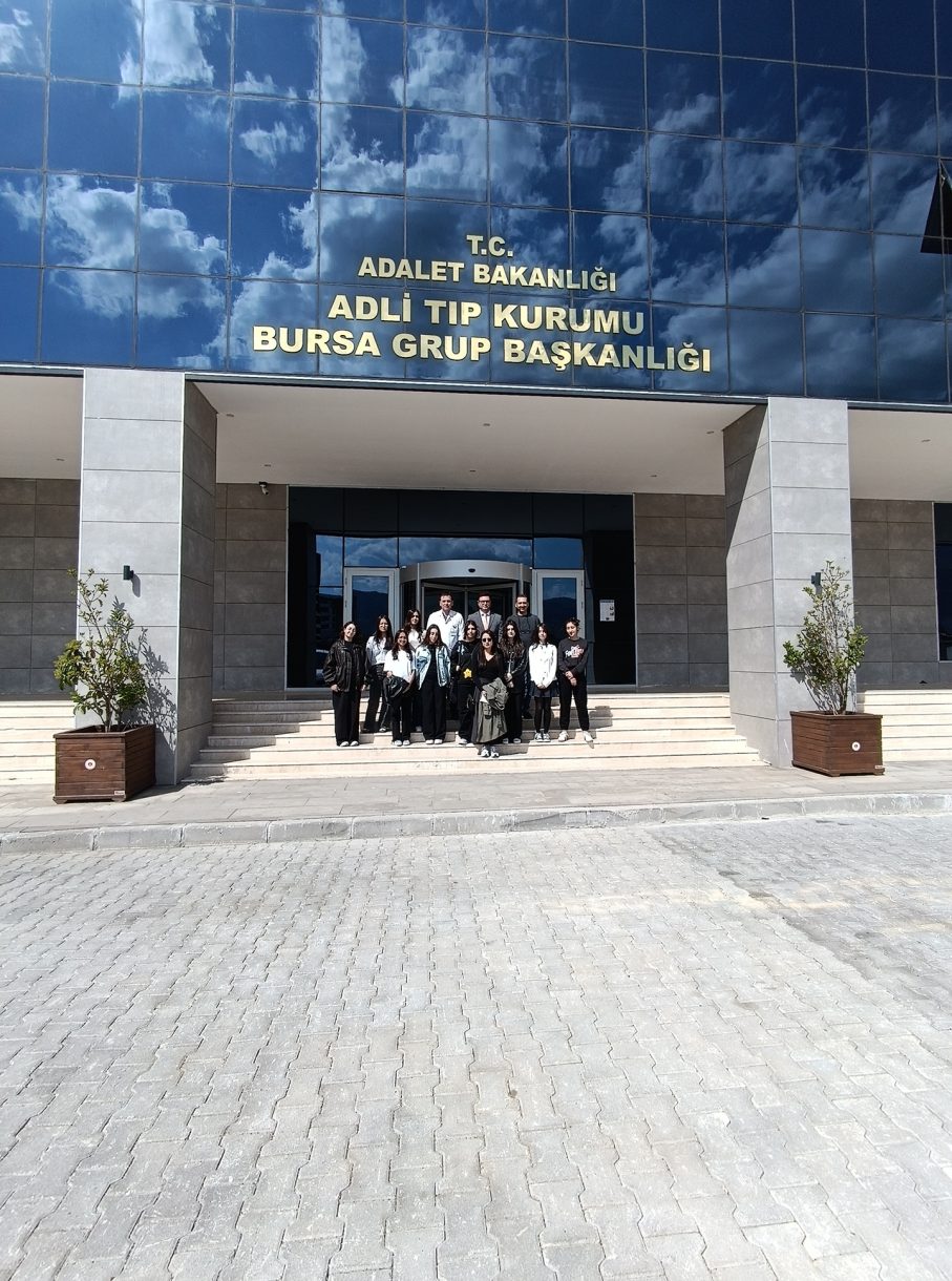 ADLİ TIP KULÜBÜ ÖĞRENCİLERİNDEN BURSA ADLİYESİ ZİYARETİ
