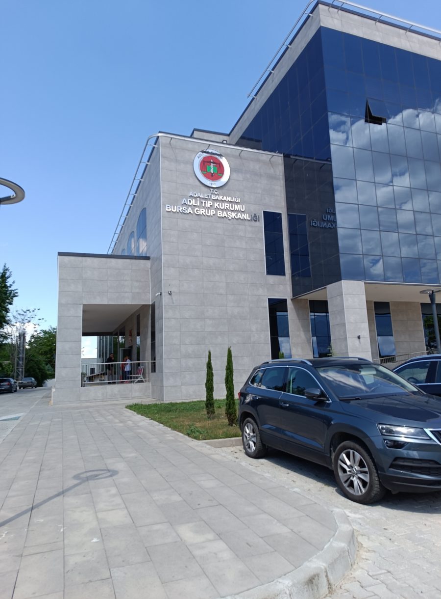 ADLİ TIP KULÜBÜ ÖĞRENCİLERİNDEN BURSA ADLİYESİ ZİYARETİ