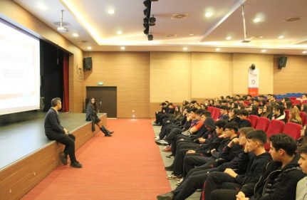 10. SINIF ÖĞRENCİLERİNİN KARİYER YOLCULUĞU BAŞLADI