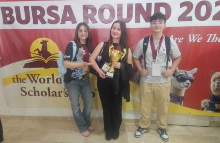 LİSE ÖĞRENCİLERİ WORLD SCHOLAR'S CUP'TA BAŞARIL...